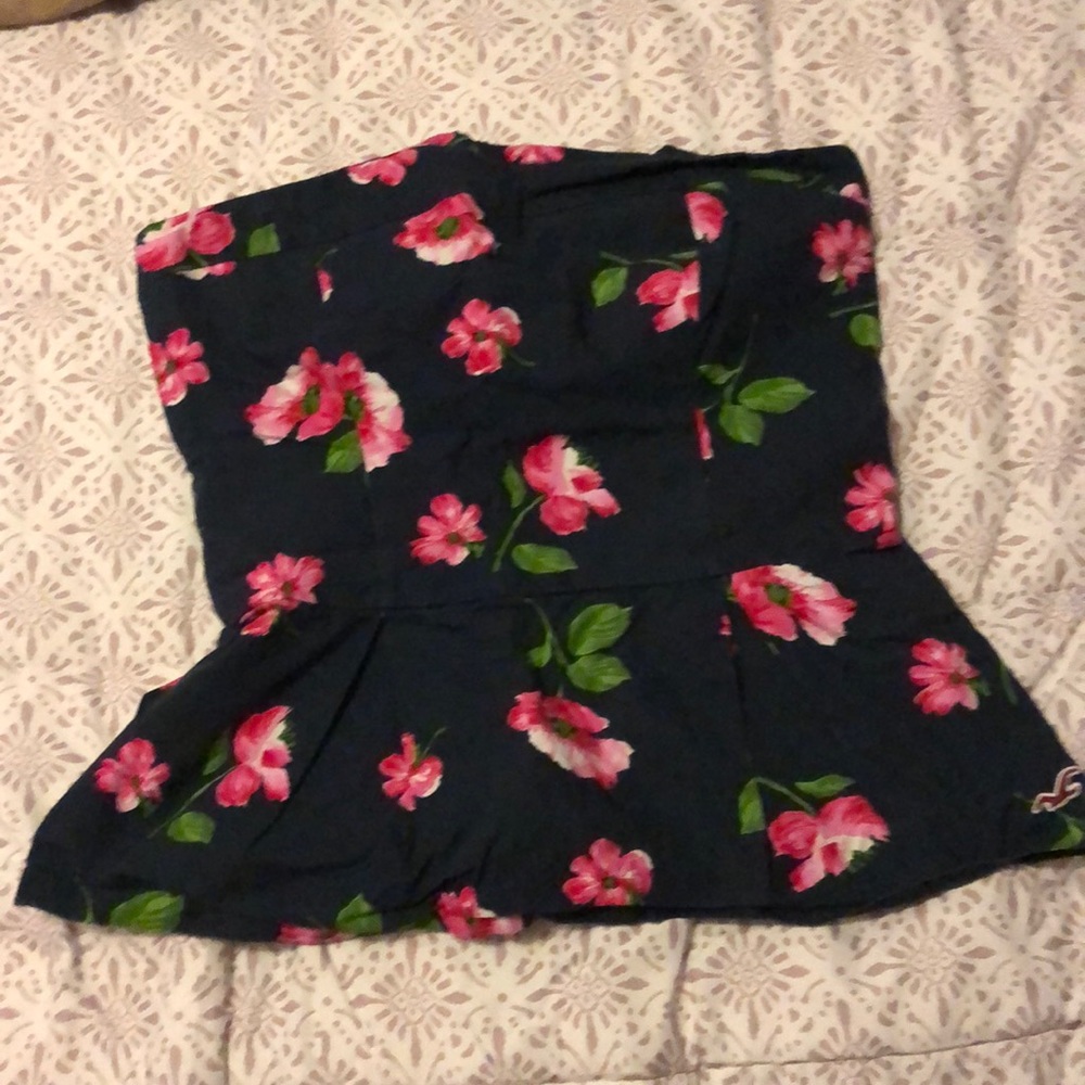 👚 4 for $25 Floral strapless top
